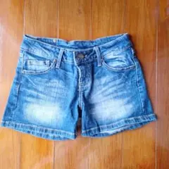 デニムのショートパンツ