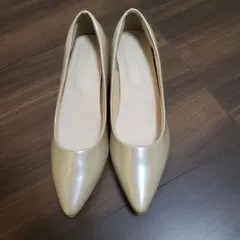 LELIEN PLUS エナメル ポインテッドトゥ パンプス ベージュ
