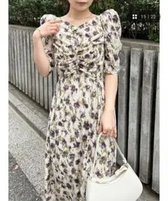 [美品]スナイデル　バックオープンバリエプリントレーヨンワンピースのサムネイル