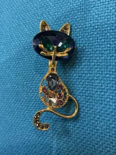 猫モチーフ ラインストーン ブローチ ゴールド マルチカラー