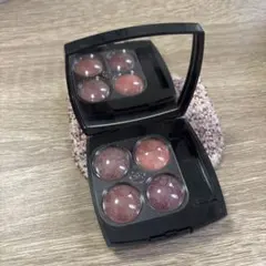 新品未使用品CHANEL N°5 4 OMBRES アイシャドウパレット 限定版 ツイードに心躍る！ シャネルのアイシャドウパレット。【手のひらの