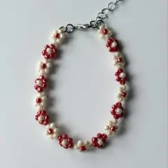 【赤×アイボリー】落ち着いた上品さとクラシックなビーズブレスレット