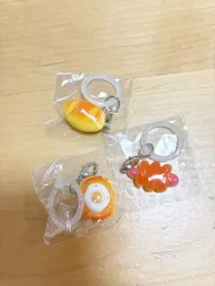 つやぷちベーカリー　ポイントチャーム　ソーセージパン　エッグトースト　ロールパン