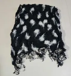 黒と白羽根模様ストール