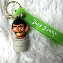 スキビティトイレ　キーホルダー バッドバニー