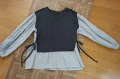 黒とストライプのグレーの長袖トップス