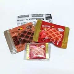 ガチャ　マネケンワッフル　マネケン　カプセルヘアクリップ　ダブルスイングチャーム