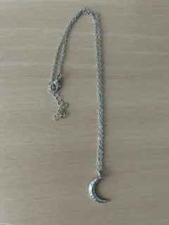 三日月型　ペンダント　ネックレス　ムーン