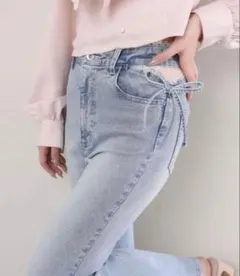 サイドカット美脚ビジューデニムパンツのサムネイル