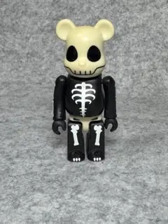 BE@RBRICK ベアブリック　100% Horror スカルのサムネイル