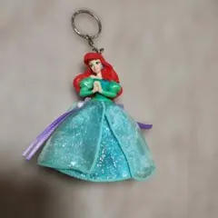ディズニーアリエル キーホルダー ドレス付き　即購入可⭕️