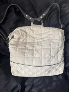 ear ホワイトキルティングショルダーバッグ