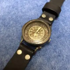 スタッズ付きレザーバンド アナログ腕時計