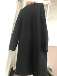 H&Mのシンプルニットワンピース