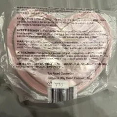 【新品未使用】Too Faced Born This Way ハート型ポーチのサムネイル