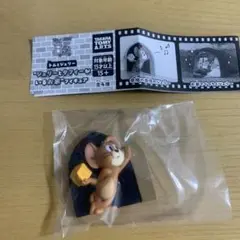 トムとジェリー　ジェリーとタフィーがいるお家フィギュア　余裕の表情のジェリー