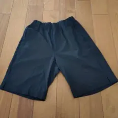 ユニクロ　ブラック ハーフパンツ 140