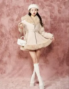 ダーリッチ ベージュ ファーボリュームフレアコート ウエストベルト付き