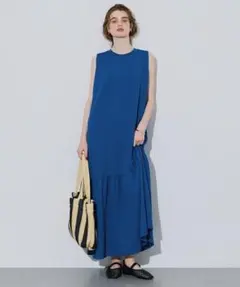 新品タグ付きcoca ライトエンボスノースリーブティアードワンピース M