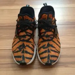Nike トラ柄 ランニングシューズ