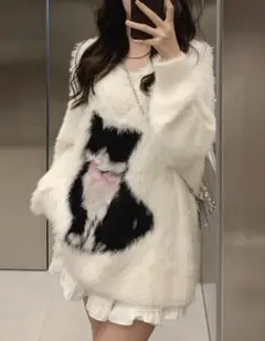 猫　白ふわふわニットのサムネイル