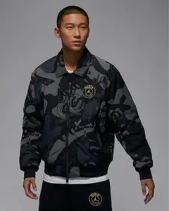 新品未使用　ナイキナイキ　ジョーダン　パリサンジェルマン中綿ジャケット　サッカー