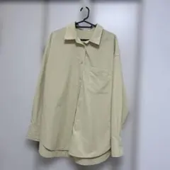 GU 長袖シャツ ベージュ Mサイズのサムネイル