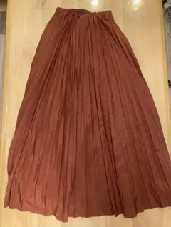 リリーブラウン　プリーツロングスカート　赤