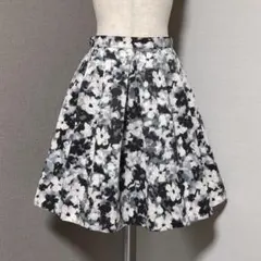 アプワイザーリッシェ ぼかし 花柄 タック スカート