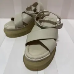 未使用級✴︎ベージュ 厚底 クロスストラップ サンダル24cm