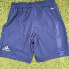 adidasネイビー ショートパンツ　160