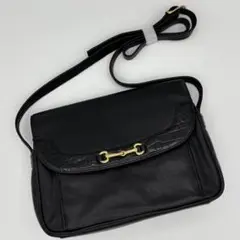 【未使用級】型押しショルダーバッグ ブラック ゴールド金具 PVCレザー