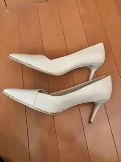 ホワイト ポインテッドトゥ ハイヒール