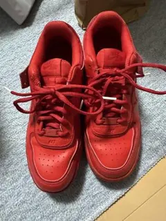 NIKE AIR FORCE 1 スニーカー レッド