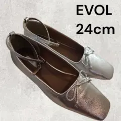 美品 EVOL イーボル ストラップ フラットシューズ シルバー 24cmのサムネイル