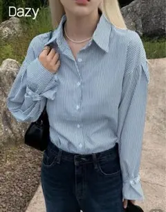 水色ストライプシャツ