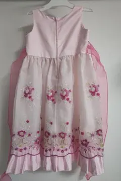 ピンクのドレスのサムネイル