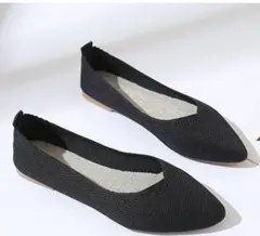 黒い編み込みフラットシューズ