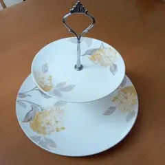 イギリスさ直輸入:ローラアシュレイ ケーキスタンド　3段　未使用品 イギリスさ直輸入:ローラアシュレイ ケーキスタンド 3段 未使用品