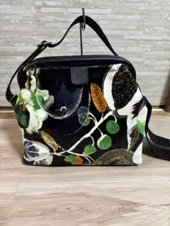 MCM ショルダーバッグ ホワイト/ネイビーswagショルダーバッグ yoko 