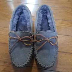 EMU グレー スエード モカシン リボン付き 24