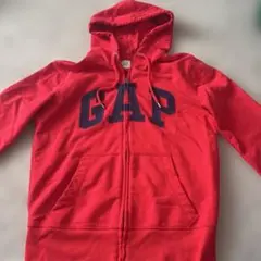 GAP 赤色 パーカー