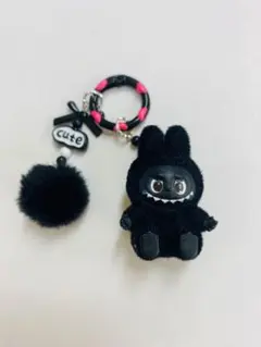 ポンポン付き 黒 超可愛い labubu ラブブキーホルダー プレゼント 真っ黒