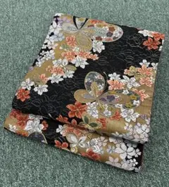 美しい袋帯 黒地 花柄 波模様 金糸、銀糸が施され浮き上がる柄は豪華で 