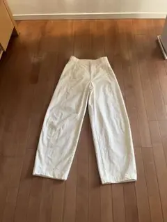 ユニクロ　ホワイト バギーカーブパンツ