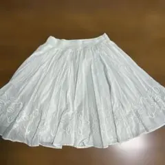 バナナリパブリック　フレアスカート 刺繍入りのサムネイル