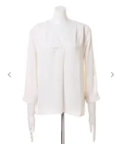 美品　INGNI　ホワイト Vネック 長袖シャツブラウス　Mサイズ