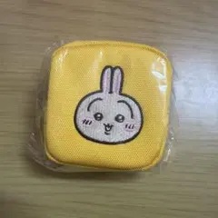 ちいかわ　カラビナつき刺繍スクエアミニポーチ　うさぎ