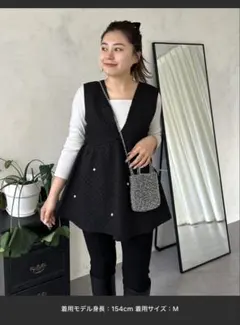 深Vネックパールペプラムベスト