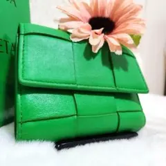 ✨美品　人気色✨ボッテガ　三つ折り　カセット　イントレチャート　RFID搭載